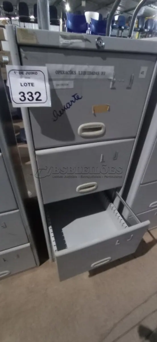 LOTE 332 - 01 ARQUIVO DE AÇO COM 04 GAVETAS. (NO ESTADO) ATENÇÃO! FAZER A VISITAÇÃO ANTES DE ARREMATAR, NÃO SABEMOS SE FUNCIONA, LEILÃO NÃO TEM GARANTIA E NEM DEVOLUÇÃO, SUJEITO A POSSÍVEIS AVARIAS VISÍVEIS/OCULTAS E/OU AUSÊNCIA DE COMPONENTES.