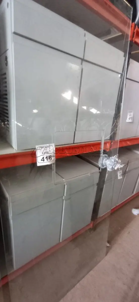 LOTE 416 - 01 PORTA DE VIDRO DE 2,08X0,89 COM ABERTURA CENTRAL. (NO ESTADO) ATENÇÃO! FAZER A VISITAÇÃO ANTES DE ARREMATAR, NÃO SABEMOS SE FUNCIONA, LEILÃO NÃO TEM GARANTIA E NEM DEVOLUÇÃO, SUJEITO A POSSÍVEIS AVARIAS VISÍVEIS/OCULTAS E/OU AUSÊNCIA DE COMPONENTES.