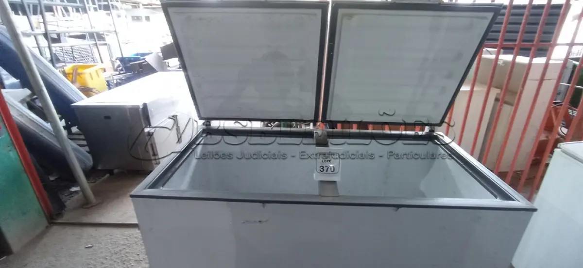 LOTE 370 - 01 FREEZER HORIZONTAL MARCA CONSUL SEM MOTOR. (NO ESTADO) ATENÇÃO! FAZER A VISITAÇÃO ANTES DE ARREMATAR, NÃO SABEMOS SE FUNCIONA, LEILÃO NÃO TEM GARANTIA E NEM DEVOLUÇÃO, SUJEITO A POSSÍVEIS AVARIAS VISÍVEIS/OCULTAS E/OU AUSÊNCIA DE COMPONENTES.