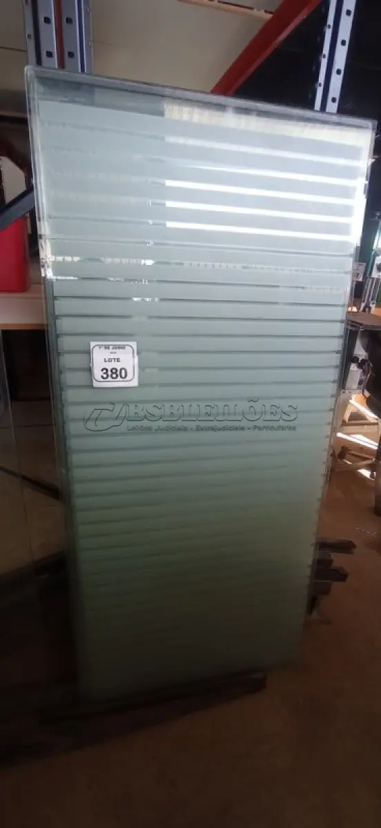 LOTE 380 - 06 VIDROS DE 1,65X0,74 E VÁRIOS FERROS DE BIOMBO. (NO ESTADO) ATENÇÃO! FAZER A VISITAÇÃO ANTES DE ARREMATAR, NÃO SABEMOS SE FUNCIONA, LEILÃO NÃO TEM GARANTIA E NEM DEVOLUÇÃO, SUJEITO A POSSÍVEIS AVARIAS VISÍVEIS/OCULTAS E/OU AUSÊNCIA DE COMPONENTES.