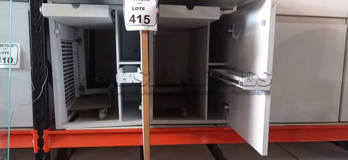 LOTE 415 - 02 ARMÁRIOS PARA CPU COM 01 PORTA E 01 GAVETA. (NO ESTADO) ATENÇÃO! FAZER A VISITAÇÃO ANTES DE ARREMATAR, NÃO SABEMOS SE FUNCIONA, LEILÃO NÃO TEM GARANTIA E NEM DEVOLUÇÃO, SUJEITO A POSSÍVEIS AVARIAS VISÍVEIS/OCULTAS E/OU AUSÊNCIA DE COMPONENTES.