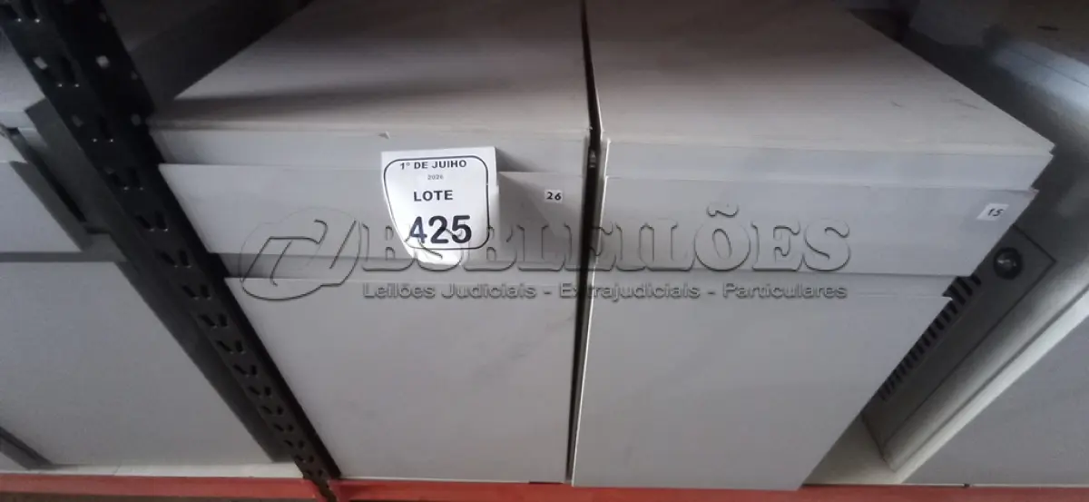 LOTE 425 - 02 ARMÁRIOS PARA CPU COM 01 PORTA E 01 GAVETA. (NO ESTADO) ATENÇÃO! FAZER A VISITAÇÃO ANTES DE ARREMATAR, NÃO SABEMOS SE FUNCIONA, LEILÃO NÃO TEM GARANTIA E NEM DEVOLUÇÃO, SUJEITO A POSSÍVEIS AVARIAS VISÍVEIS/OCULTAS E/OU AUSÊNCIA DE COMPONENTES.