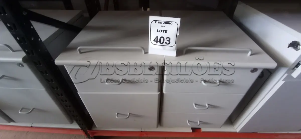 LOTE 403 - 02 GAVETEIROS PEQUENOS. (NO ESTADO) ATENÇÃO! FAZER A VISITAÇÃO ANTES DE ARREMATAR, NÃO SABEMOS SE FUNCIONA, LEILÃO NÃO TEM GARANTIA E NEM DEVOLUÇÃO, SUJEITO A POSSÍVEIS AVARIAS VISÍVEIS/OCULTAS E/OU AUSÊNCIA DE COMPONENTES.