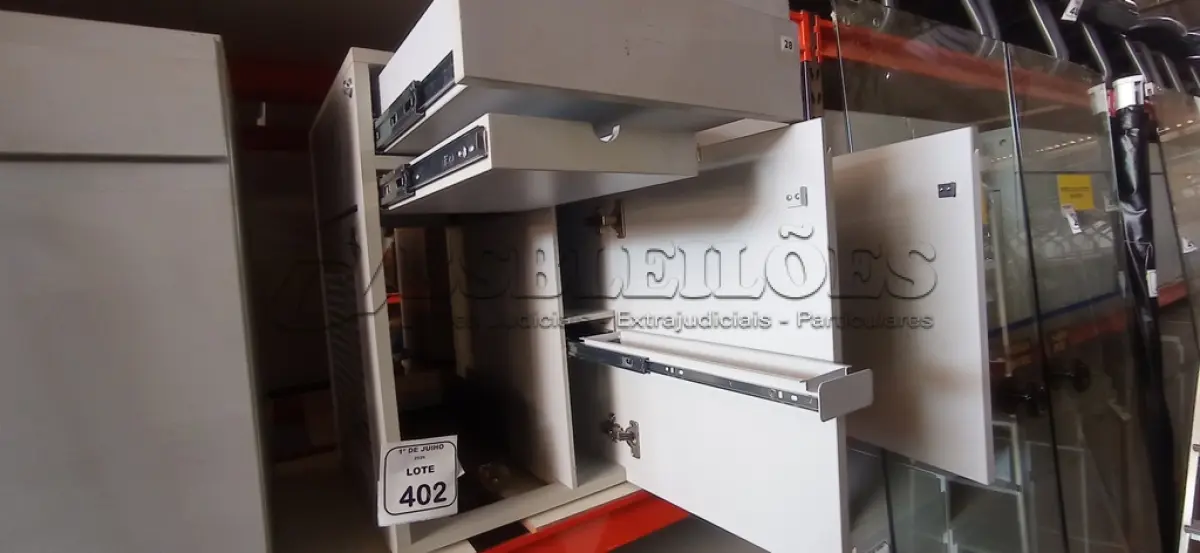 LOTE 402 - 02 ARMÁRIOS PARA CPU COM 01 PORTA E 01 GAVETA. (NO ESTADO) ATENÇÃO! FAZER A VISITAÇÃO ANTES DE ARREMATAR, NÃO SABEMOS SE FUNCIONA, LEILÃO NÃO TEM GARANTIA E NEM DEVOLUÇÃO, SUJEITO A POSSÍVEIS AVARIAS VISÍVEIS/OCULTAS E/OU AUSÊNCIA DE COMPONENTES.