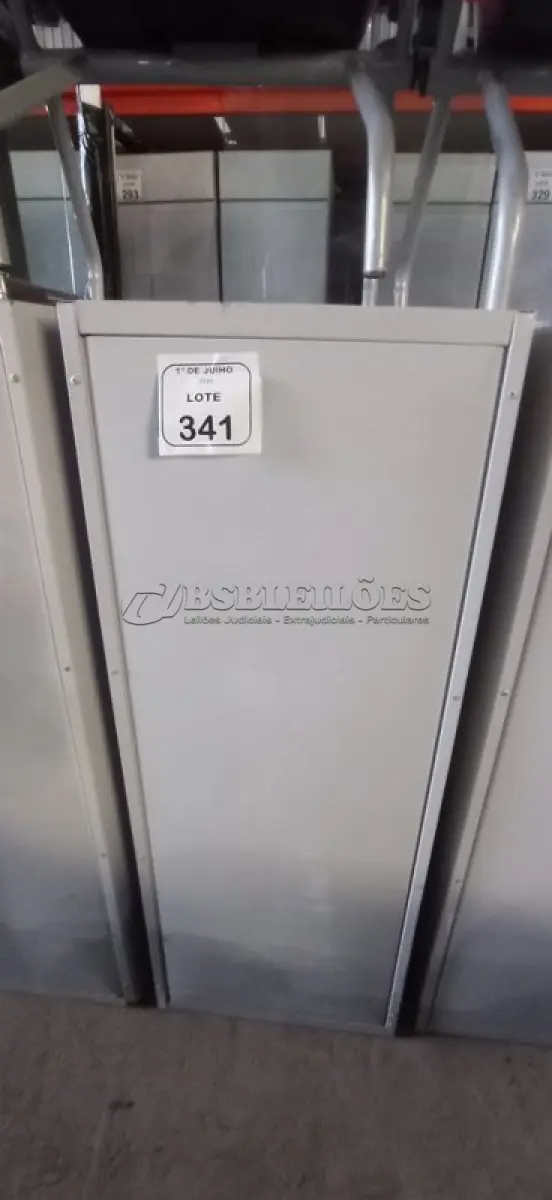 LOTE 341 - 01 ARQUIVO DE AÇO COM 04 GAVETAS. (NO ESTADO) ATENÇÃO! FAZER A VISITAÇÃO ANTES DE ARREMATAR, NÃO SABEMOS SE FUNCIONA, LEILÃO NÃO TEM GARANTIA E NEM DEVOLUÇÃO, SUJEITO A POSSÍVEIS AVARIAS VISÍVEIS/OCULTAS E/OU AUSÊNCIA DE COMPONENTES.
