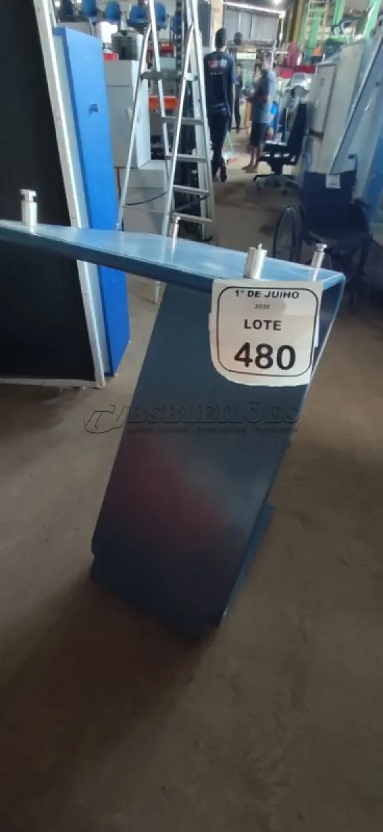 LOTE 480 - 01 PÚLPITO DE FERRO. (NO ESTADO) ATENÇÃO! FAZER A VISITAÇÃO ANTES DE ARREMATAR, NÃO SABEMOS SE FUNCIONA, LEILÃO NÃO TEM GARANTIA E NEM DEVOLUÇÃO, SUJEITO A POSSÍVEIS AVARIAS VISÍVEIS/OCULTAS E/OU AUSÊNCIA DE COMPONENTES.