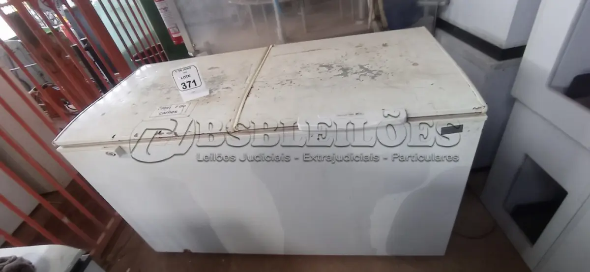 LOTE 371 - 01 FREEZER HORIZONTAL MODELO H500 MARCA ELECTROLUX. (NO ESTADO) ATENÇÃO! FAZER A VISITAÇÃO ANTES DE ARREMATAR, NÃO SABEMOS SE FUNCIONA, LEILÃO NÃO TEM GARANTIA E NEM DEVOLUÇÃO, SUJEITO A POSSÍVEIS AVARIAS VISÍVEIS/OCULTAS E/OU AUSÊNCIA DE COMPONENTES.
