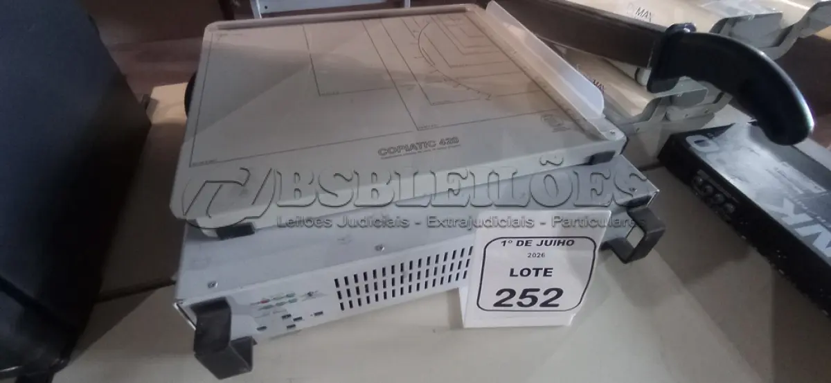 LOTE 252 - 01 NOBREAK MARCA MICROSOL E 01 GUILHOTINA DE PAPEL. (NO ESTADO) ATENÇÃO! FAZER A VISITAÇÃO ANTES DE ARREMATAR, NÃO SABEMOS SE FUNCIONA, LEILÃO NÃO TEM GARANTIA E NEM DEVOLUÇÃO, SUJEITO A POSSÍVEIS AVARIAS VISÍVEIS/OCULTAS E/OU AUSÊNCIA DE COMPONENTES.