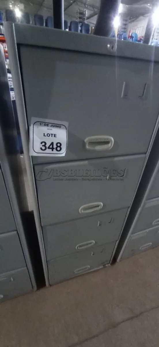 LOTE 348 - 01 ARQUIVO DE AÇO COM 04 GAVETAS. (NO ESTADO) ATENÇÃO! FAZER A VISITAÇÃO ANTES DE ARREMATAR, NÃO SABEMOS SE FUNCIONA, LEILÃO NÃO TEM GARANTIA E NEM DEVOLUÇÃO, SUJEITO A POSSÍVEIS AVARIAS VISÍVEIS/OCULTAS E/OU AUSÊNCIA DE COMPONENTES.