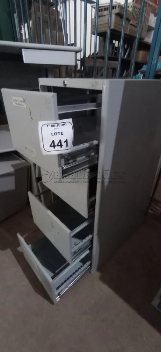LOTE 441 - 01 ARQUIVO DE AÇO COM 04 GAVETAS. (NO ESTADO) ATENÇÃO! FAZER A VISITAÇÃO ANTES DE ARREMATAR, NÃO SABEMOS SE FUNCIONA, LEILÃO NÃO TEM GARANTIA E NEM DEVOLUÇÃO, SUJEITO A POSSÍVEIS AVARIAS VISÍVEIS/OCULTAS E/OU AUSÊNCIA DE COMPONENTES.