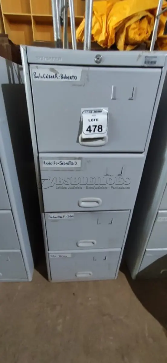 LOTE 478 - 01 ARQUIVO DE AÇO COM 04 GAVETAS. (NO ESTADO) ATENÇÃO! FAZER A VISITAÇÃO ANTES DE ARREMATAR, NÃO SABEMOS SE FUNCIONA, LEILÃO NÃO TEM GARANTIA E NEM DEVOLUÇÃO, SUJEITO A POSSÍVEIS AVARIAS VISÍVEIS/OCULTAS E/OU AUSÊNCIA DE COMPONENTES.