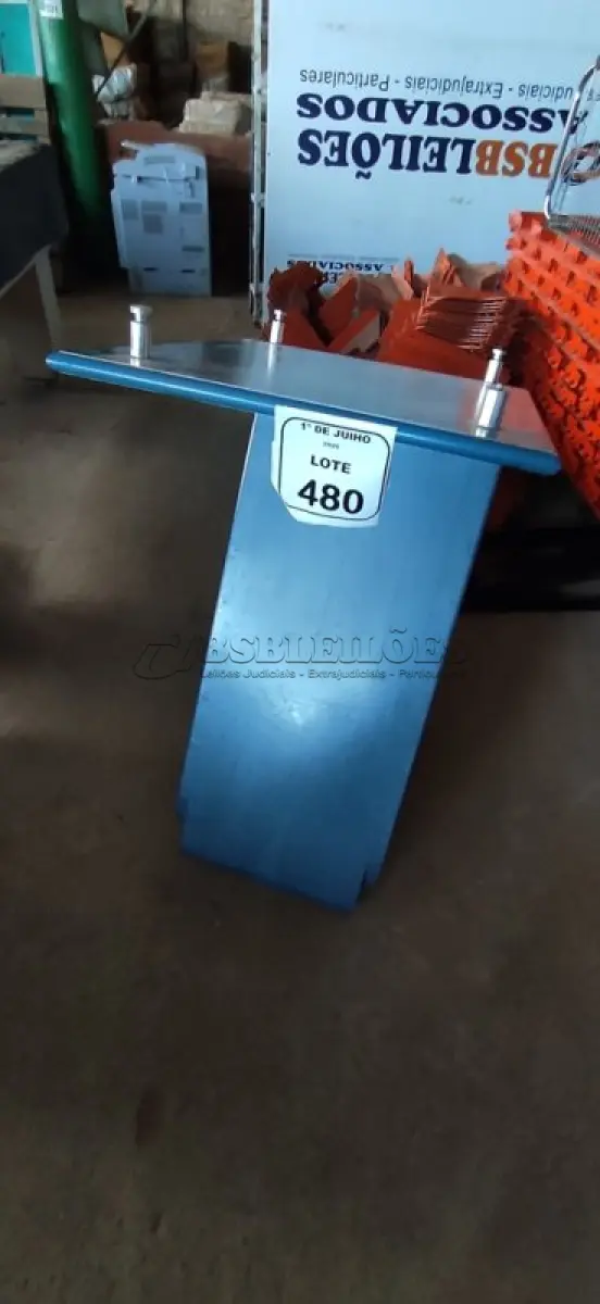 LOTE 480 - 01 PÚLPITO DE FERRO. (NO ESTADO) ATENÇÃO! FAZER A VISITAÇÃO ANTES DE ARREMATAR, NÃO SABEMOS SE FUNCIONA, LEILÃO NÃO TEM GARANTIA E NEM DEVOLUÇÃO, SUJEITO A POSSÍVEIS AVARIAS VISÍVEIS/OCULTAS E/OU AUSÊNCIA DE COMPONENTES.