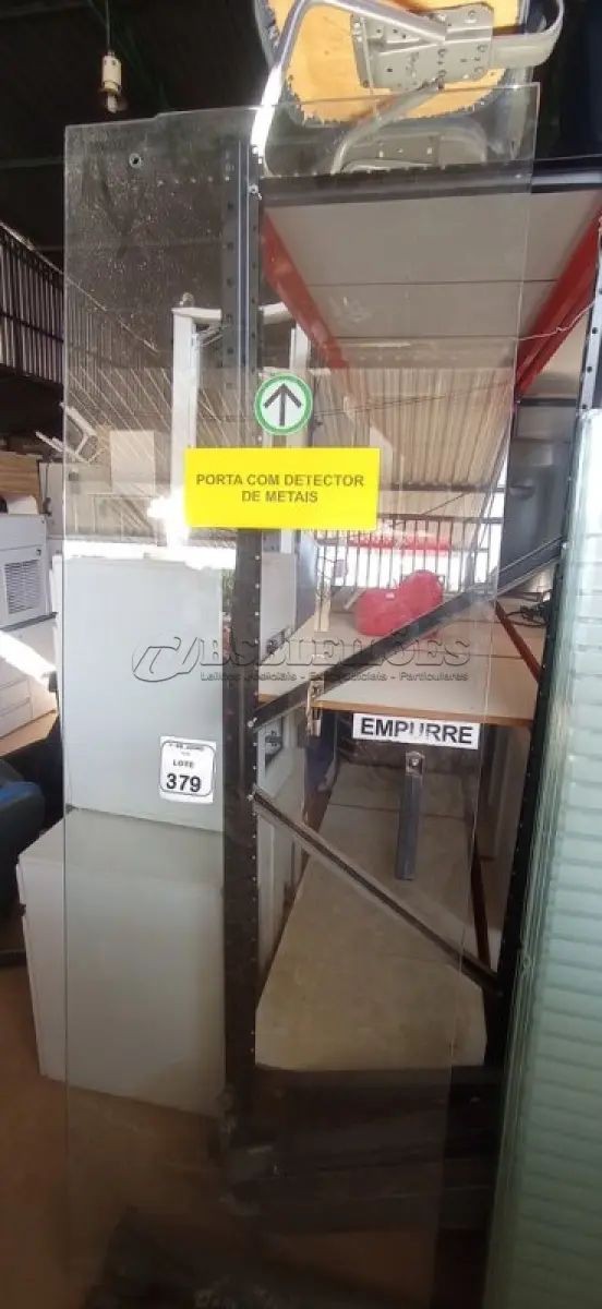 LOTE 379 - 01 PORTA DE VIDRO DE 2,06X0,69. (NO ESTADO) ATENÇÃO! FAZER A VISITAÇÃO ANTES DE ARREMATAR, NÃO SABEMOS SE FUNCIONA, LEILÃO NÃO TEM GARANTIA E NEM DEVOLUÇÃO, SUJEITO A POSSÍVEIS AVARIAS VISÍVEIS/OCULTAS E/OU AUSÊNCIA DE COMPONENTES.