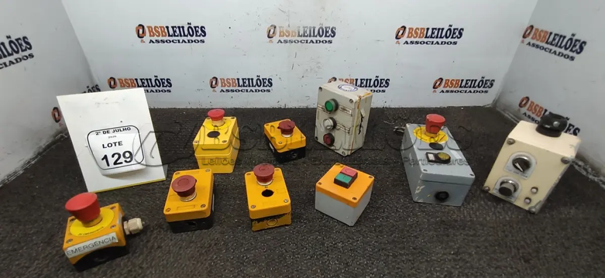 LOTE 129 - 09 BOTOEIRAS INDUSTRIAIS DE MARCAS E MODELOS DIVERSOS. (NO ESTADO) ATENÇÃO! FAZER A VISITAÇÃO ANTES DE ARREMATAR, NÃO SABEMOS SE FUNCIONA, LEILÃO NÃO TEM GARANTIA E NEM DEVOLUÇÃO, SUJEITO A POSSÍVEIS AVARIAS VISÍVEIS/OCULTAS E/OU AUSÊNCIA DE COMPONENTES.