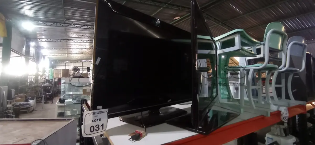 LOTE 031 - 02 TVS 32’’ MARCAS PHILCO E SAMSUNG PARA RETIRADA DE PEÇAS. (NO ESTADO) ATENÇÃO! FAZER A VISITAÇÃO ANTES DE ARREMATAR, NÃO SABEMOS SE FUNCIONA, LEILÃO NÃO TEM GARANTIA E NEM DEVOLUÇÃO, SUJEITO A POSSÍVEIS AVARIAS VISÍVEIS/OCULTAS E/OU AUSÊNCIA DE COMPONENTES.