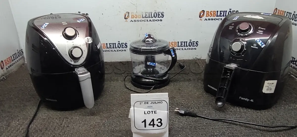 LOTE 143 - 02 AIR FRYER 220V MARCA MONDIAL E 01 ESPREMEDOR DE FRUTAS. (NO ESTADO) ATENÇÃO! FAZER A VISITAÇÃO ANTES DE ARREMATAR, NÃO SABEMOS SE FUNCIONA, LEILÃO NÃO TEM GARANTIA E NEM DEVOLUÇÃO, SUJEITO A POSSÍVEIS AVARIAS VISÍVEIS/OCULTAS E/OU AUSÊNCIA DE COMPONENTES.