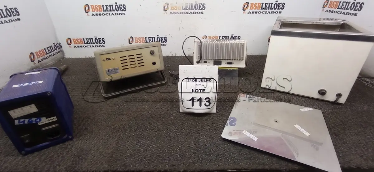 LOTE 113 - 01 DERRETEDEIRA DE CHOCOLATE, 01 GERADOR DE BARRAS MODELO GB-52, 01 ESTAÇÃO DE SOLDAGEM MODELO 878D MARCA CADA E 01 FONTE ESTABILIZADA. (NO ESTADO) ATENÇÃO! FAZER A VISITAÇÃO ANTES DE ARREMATAR, NÃO SABEMOS SE FUNCIONA, LEILÃO NÃO TEM GARANTIA E NEM DEVOLUÇÃO, SUJEITO A POSSÍVEIS AVARIAS VISÍVEIS/OCULTAS E/OU AUSÊNCIA DE COMPONENTES.