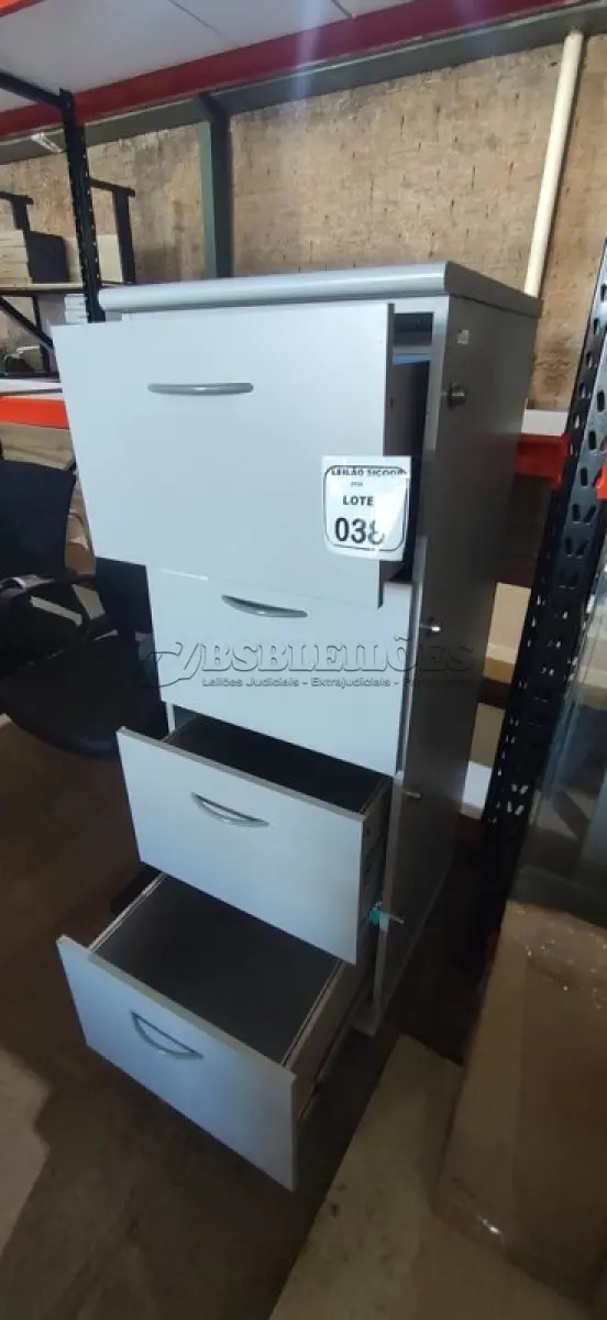 LOTE 038 - 01 ARQUIVO EM MADEIRA COM 04 GAVETAS. (NO ESTADO) ATENÇÃO! FAZER A VISITAÇÃO ANTES DE ARREMATAR, NÃO SABEMOS SE FUNCIONA, LEILÃO NÃO TEM GARANTIA E NEM DEVOLUÇÃO, SUJEITO A POSSÍVEIS AVARIAS VISÍVEIS/OCULTAS E/OU AUSÊNCIA DE COMPONENTES.