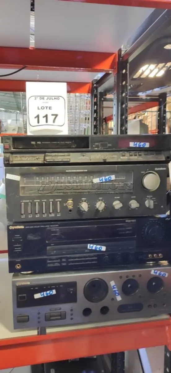 LOTE 117 - 01 APARELHO DE VÍDEO CASSETE E 03 RECEIVERS DE MODELOS DIVERSOS MARCA GRADIENTE. (NO ESTADO) ATENÇÃO! FAZER A VISITAÇÃO ANTES DE ARREMATAR, NÃO SABEMOS SE FUNCIONA, LEILÃO NÃO TEM GARANTIA E NEM DEVOLUÇÃO, SUJEITO A POSSÍVEIS AVARIAS VISÍVEIS/OCULTAS E/OU AUSÊNCIA DE COMPONENTES.