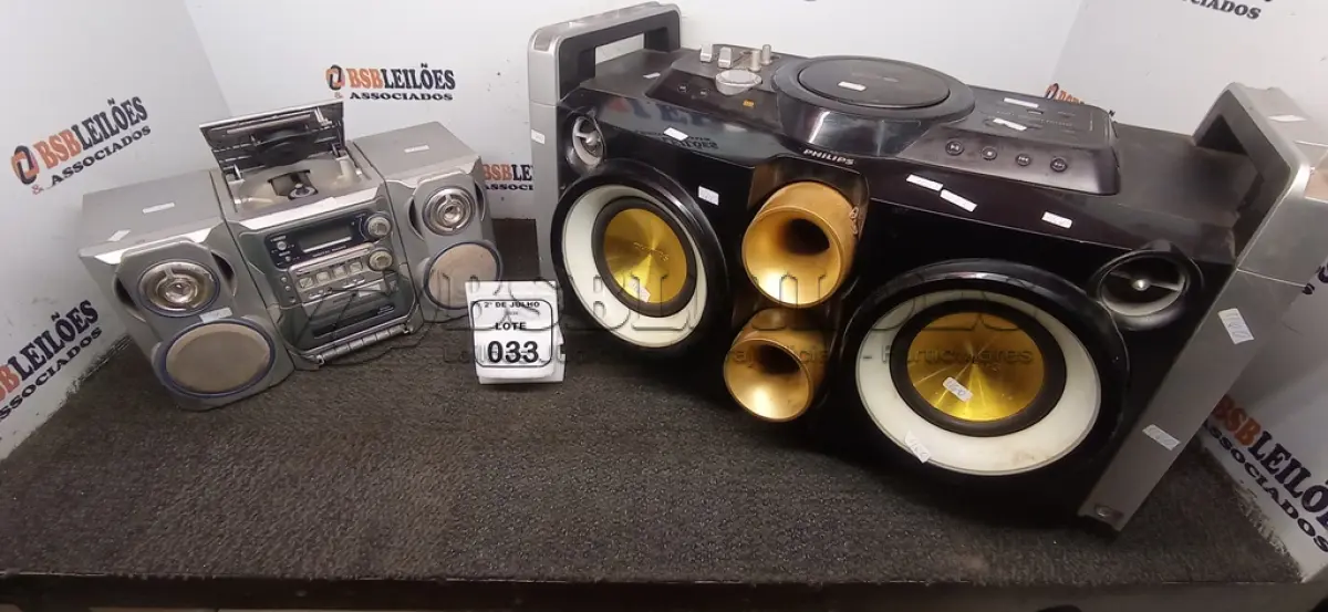 LOTE 033 - 01 APARELHO DE SOM MODELO PARTY MACHINE FWP2000 MARCA PHILCO E 01 MICRO SYSTEM MARCA HYPSON. (NO ESTADO) ATENÇÃO! FAZER A VISITAÇÃO ANTES DE ARREMATAR, NÃO SABEMOS SE FUNCIONA, LEILÃO NÃO TEM GARANTIA E NEM DEVOLUÇÃO, SUJEITO A POSSÍVEIS AVARIAS VISÍVEIS/OCULTAS E/OU AUSÊNCIA DE COMPONENTES.