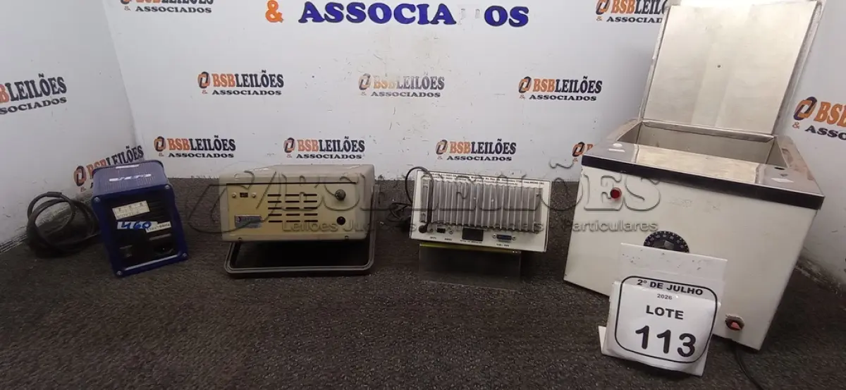 LOTE 113 - 01 DERRETEDEIRA DE CHOCOLATE, 01 GERADOR DE BARRAS MODELO GB-52, 01 ESTAÇÃO DE SOLDAGEM MODELO 878D MARCA CADA E 01 FONTE ESTABILIZADA. (NO ESTADO) ATENÇÃO! FAZER A VISITAÇÃO ANTES DE ARREMATAR, NÃO SABEMOS SE FUNCIONA, LEILÃO NÃO TEM GARANTIA E NEM DEVOLUÇÃO, SUJEITO A POSSÍVEIS AVARIAS VISÍVEIS/OCULTAS E/OU AUSÊNCIA DE COMPONENTES.