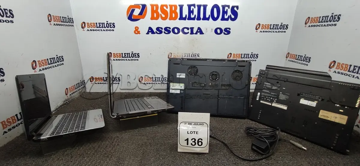 LOTE 136 - 04 NOTEBOOKS DE MARCAS E MODELOS DIVERSOS PARA RETIRADA DE PEÇAS. (NO ESTADO) ATENÇÃO! FAZER A VISITAÇÃO ANTES DE ARREMATAR, NÃO SABEMOS SE FUNCIONA, LEILÃO NÃO TEM GARANTIA E NEM DEVOLUÇÃO, SUJEITO A POSSÍVEIS AVARIAS VISÍVEIS/OCULTAS E/OU AUSÊNCIA DE COMPONENTES.