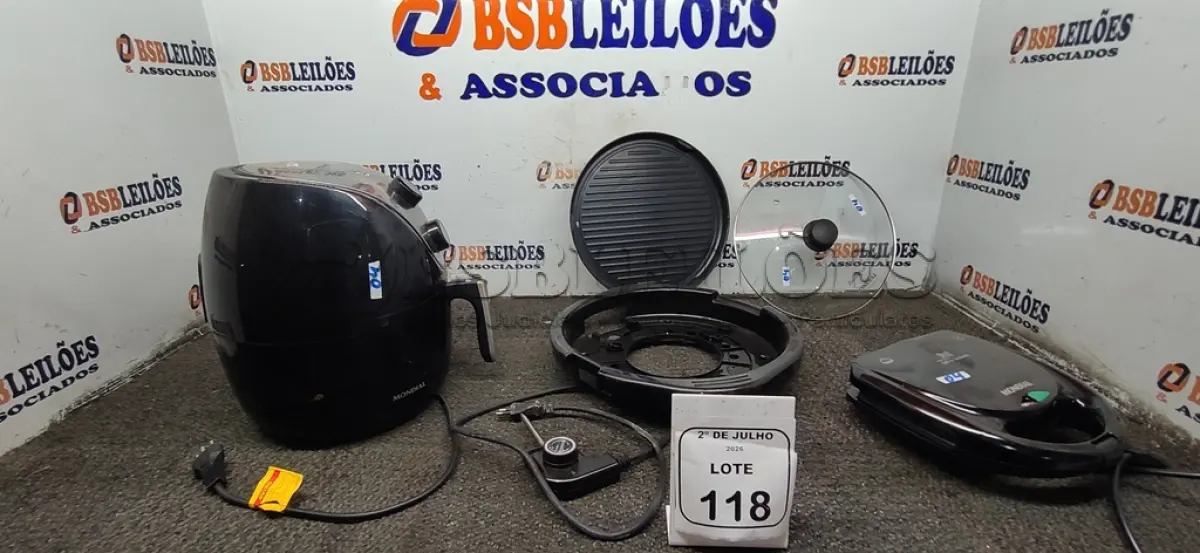 LOTE 118 - 01 AIR FRYER, 01 SANDUICHEIRA ELÉTRICA E 01 GRILL MARCA MONDIAL. (NO ESTADO) ATENÇÃO! FAZER A VISITAÇÃO ANTES DE ARREMATAR, NÃO SABEMOS SE FUNCIONA, LEILÃO NÃO TEM GARANTIA E NEM DEVOLUÇÃO, SUJEITO A POSSÍVEIS AVARIAS VISÍVEIS/OCULTAS E/OU AUSÊNCIA DE COMPONENTES.