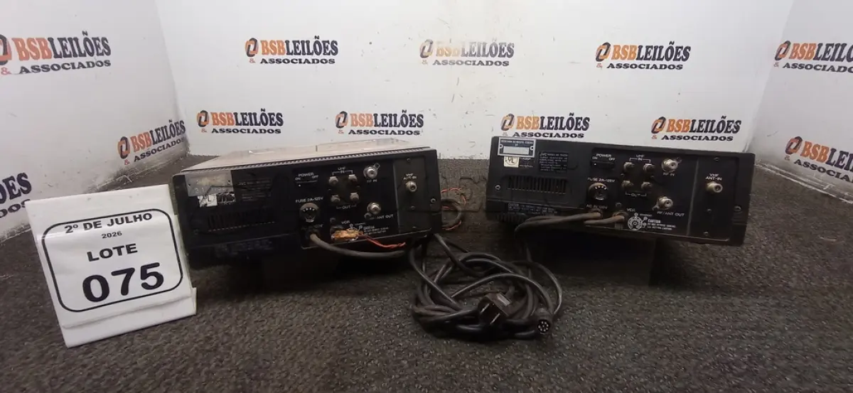 LOTE 075 - 02 TUNER MARCA JVC. (NO ESTADO) ATENÇÃO! FAZER A VISITAÇÃO ANTES DE ARREMATAR, NÃO SABEMOS SE FUNCIONA, LEILÃO NÃO TEM GARANTIA E NEM DEVOLUÇÃO, SUJEITO A POSSÍVEIS AVARIAS VISÍVEIS/OCULTAS E/OU AUSÊNCIA DE COMPONENTES.