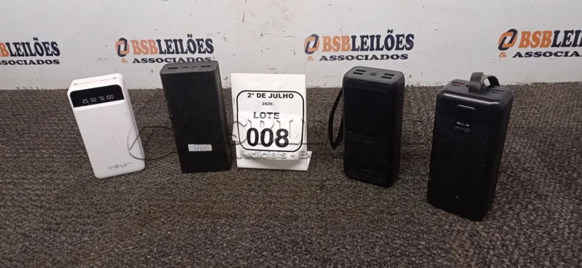 LOTE 008 - 04 POWER BANK DE MARCAS DIVERSAS. (NO ESTADO) ATENÇÃO! FAZER A VISITAÇÃO ANTES DE ARREMATAR, NÃO SABEMOS SE FUNCIONA, LEILÃO NÃO TEM GARANTIA E NEM DEVOLUÇÃO, SUJEITO A POSSÍVEIS AVARIAS VISÍVEIS/OCULTAS E/OU AUSÊNCIA DE COMPONENTES.