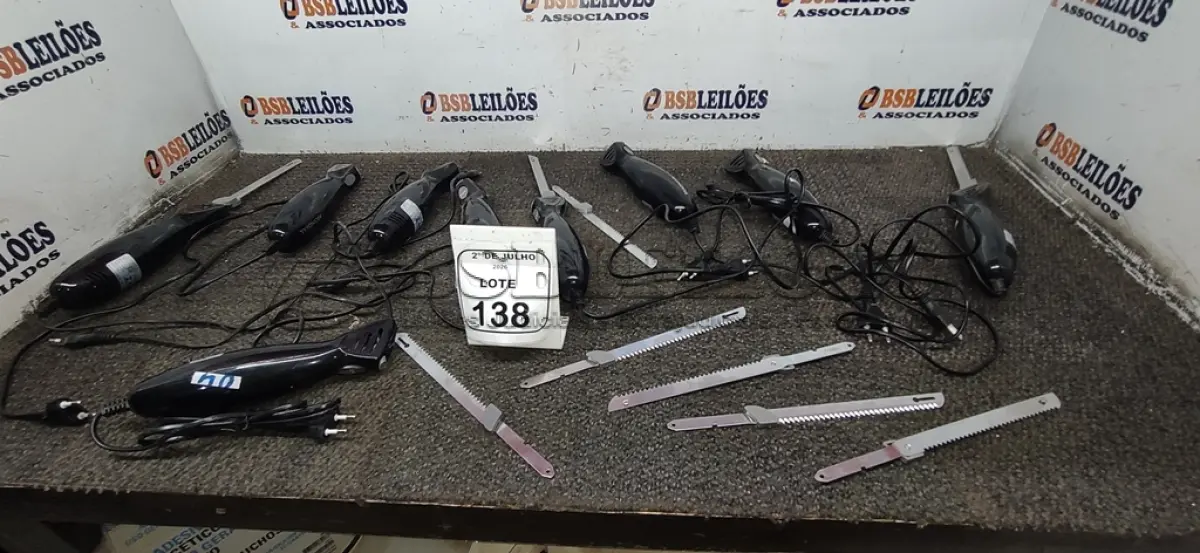 LOTE 138 - 09 FACAS ELÉTRICAS MARCA MONDIAL. (NO ESTADO) ATENÇÃO! FAZER A VISITAÇÃO ANTES DE ARREMATAR, NÃO SABEMOS SE FUNCIONA, LEILÃO NÃO TEM GARANTIA E NEM DEVOLUÇÃO, SUJEITO A POSSÍVEIS AVARIAS VISÍVEIS/OCULTAS E/OU AUSÊNCIA DE COMPONENTES.