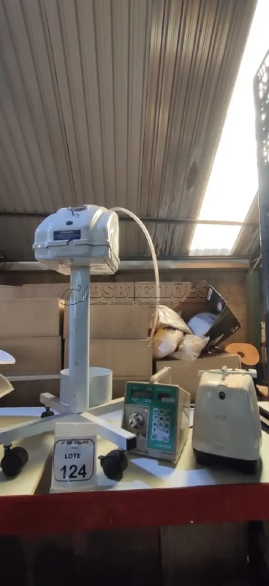 LOTE 124 - 01 ASPIRADOR CIRÚRGICO E 01 BOMBA DE INFUSÃO ENTERAL. (NO ESTADO) ATENÇÃO! FAZER A VISITAÇÃO ANTES DE ARREMATAR, NÃO SABEMOS SE FUNCIONA, LEILÃO NÃO TEM GARANTIA E NEM DEVOLUÇÃO, SUJEITO A POSSÍVEIS AVARIAS VISÍVEIS/OCULTAS E/OU AUSÊNCIA DE COMPONENTES.