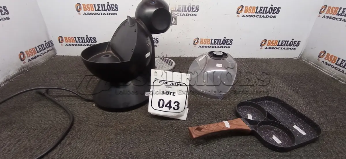 LOTE 043 - 01 CAFETEIRA MARCA NESCAFÉ E 01 FRIGIDEIRA ANTIADERENTE COM DIVISÓRIAS. (NO ESTADO) ATENÇÃO! FAZER A VISITAÇÃO ANTES DE ARREMATAR, NÃO SABEMOS SE FUNCIONA, LEILÃO NÃO TEM GARANTIA E NEM DEVOLUÇÃO, SUJEITO A POSSÍVEIS AVARIAS VISÍVEIS/OCULTAS E/OU AUSÊNCIA DE COMPONENTES.