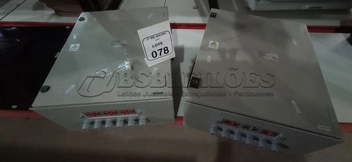 LOTE 078 - 02 QUADROS ELÉTRICOS. (NO ESTADO) ATENÇÃO! FAZER A VISITAÇÃO ANTES DE ARREMATAR, NÃO SABEMOS SE FUNCIONA, LEILÃO NÃO TEM GARANTIA E NEM DEVOLUÇÃO, SUJEITO A POSSÍVEIS AVARIAS VISÍVEIS/OCULTAS E/OU AUSÊNCIA DE COMPONENTES.
