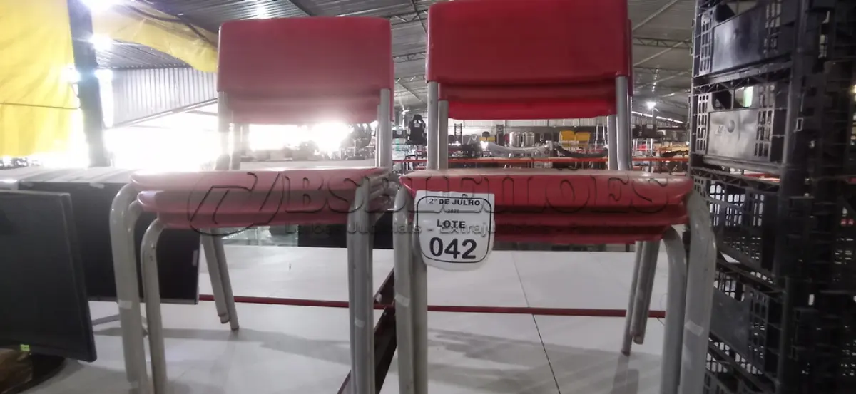 LOTE 042 - 06 CADEIRAS INFANTIS NA COR VERMELHA. (NO ESTADO) ATENÇÃO! FAZER A VISITAÇÃO ANTES DE ARREMATAR, NÃO SABEMOS SE FUNCIONA, LEILÃO NÃO TEM GARANTIA E NEM DEVOLUÇÃO, SUJEITO A POSSÍVEIS AVARIAS VISÍVEIS/OCULTAS E/OU AUSÊNCIA DE COMPONENTES.