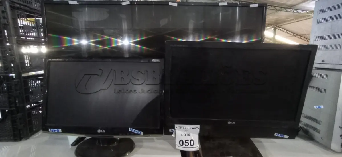 LOTE 050 - 01 TV 42’’ MARCA LG PARA RETIRADA DE PEÇAS E 02 MONITORES MARCA LG. (NO ESTADO) ATENÇÃO! FAZER A VISITAÇÃO ANTES DE ARREMATAR, NÃO SABEMOS SE FUNCIONA, LEILÃO NÃO TEM GARANTIA E NEM DEVOLUÇÃO, SUJEITO A POSSÍVEIS AVARIAS VISÍVEIS/OCULTAS E/OU AUSÊNCIA DE COMPONENTES.