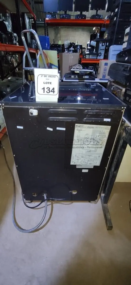 LOTE 134 - 01 LAVA LOUÇA 220V 2001 MARCA CONTINENTAL. (NO ESTADO) ATENÇÃO! FAZER A VISITAÇÃO ANTES DE ARREMATAR, NÃO SABEMOS SE FUNCIONA, LEILÃO NÃO TEM GARANTIA E NEM DEVOLUÇÃO, SUJEITO A POSSÍVEIS AVARIAS VISÍVEIS/OCULTAS E/OU AUSÊNCIA DE COMPONENTES.