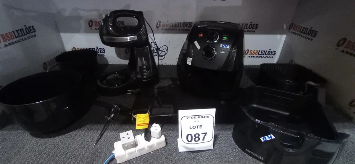 LOTE 087 - 01 AIR FRYER 4L MARCA MONDIAL E 01 BATEDEIRA MARCA MONDIAL. (NO ESTADO) ATENÇÃO! FAZER A VISITAÇÃO ANTES DE ARREMATAR, NÃO SABEMOS SE FUNCIONA, LEILÃO NÃO TEM GARANTIA E NEM DEVOLUÇÃO, SUJEITO A POSSÍVEIS AVARIAS VISÍVEIS/OCULTAS E/OU AUSÊNCIA DE COMPONENTES.