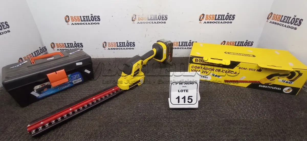 LOTE 115 - 01 CORTADOR DE CERCA VIVA 21V E 01 MALETA DE FERRAMENTAS. (NO ESTADO) ATENÇÃO! FAZER A VISITAÇÃO ANTES DE ARREMATAR, NÃO SABEMOS SE FUNCIONA, LEILÃO NÃO TEM GARANTIA E NEM DEVOLUÇÃO, SUJEITO A POSSÍVEIS AVARIAS VISÍVEIS/OCULTAS E/OU AUSÊNCIA DE COMPONENTES.