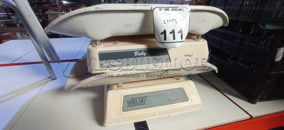 LOTE 111 - 02 BALANÇAS PEDIÁTRICAS. (NO ESTADO) ATENÇÃO! FAZER A VISITAÇÃO ANTES DE ARREMATAR, NÃO SABEMOS SE FUNCIONA, LEILÃO NÃO TEM GARANTIA E NEM DEVOLUÇÃO, SUJEITO A POSSÍVEIS AVARIAS VISÍVEIS/OCULTAS E/OU AUSÊNCIA DE COMPONENTES.