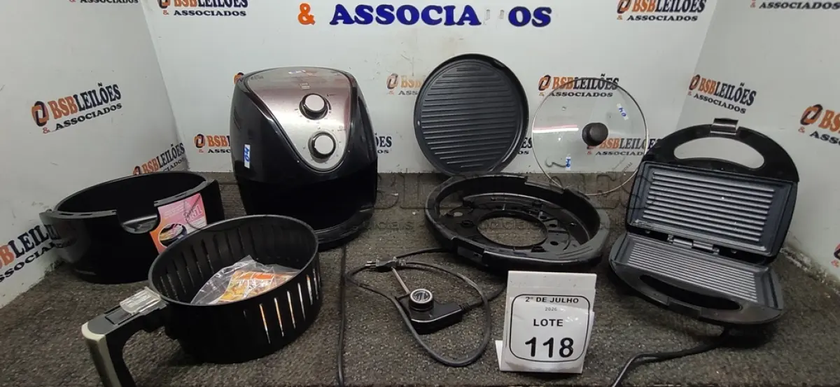 LOTE 118 - 01 AIR FRYER, 01 SANDUICHEIRA ELÉTRICA E 01 GRILL MARCA MONDIAL. (NO ESTADO) ATENÇÃO! FAZER A VISITAÇÃO ANTES DE ARREMATAR, NÃO SABEMOS SE FUNCIONA, LEILÃO NÃO TEM GARANTIA E NEM DEVOLUÇÃO, SUJEITO A POSSÍVEIS AVARIAS VISÍVEIS/OCULTAS E/OU AUSÊNCIA DE COMPONENTES.