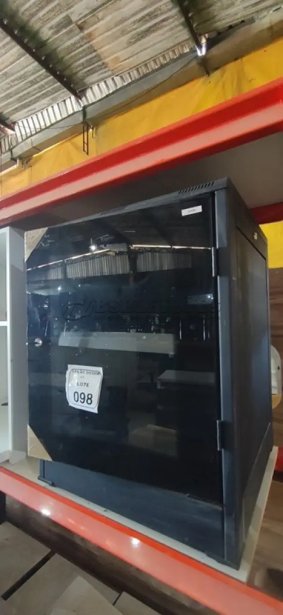 LOTE 098 - 01 RACK PARA SERVIDORES. (NO ESTADO) ATENÇÃO! FAZER A VISITAÇÃO ANTES DE ARREMATAR, NÃO SABEMOS SE FUNCIONA, LEILÃO NÃO TEM GARANTIA E NEM DEVOLUÇÃO, SUJEITO A POSSÍVEIS AVARIAS VISÍVEIS/OCULTAS E/OU AUSÊNCIA DE COMPONENTES.