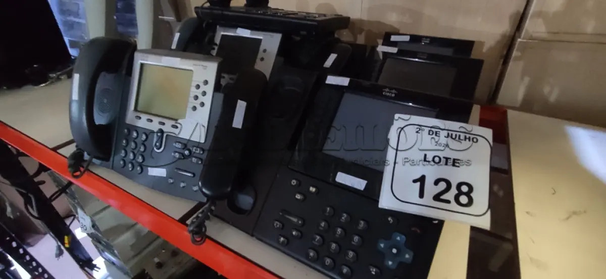 LOTE 128 - 01 LOTE COM VÁRIOS APARELHOS DE TELEFONE IP DE MODELOS DIVERSOS MARCA CISCO. (NO ESTADO) ATENÇÃO! FAZER A VISITAÇÃO ANTES DE ARREMATAR, NÃO SABEMOS SE FUNCIONA, LEILÃO NÃO TEM GARANTIA E NEM DEVOLUÇÃO, SUJEITO A POSSÍVEIS AVARIAS VISÍVEIS/OCULTAS E/OU AUSÊNCIA DE COMPONENTES.
