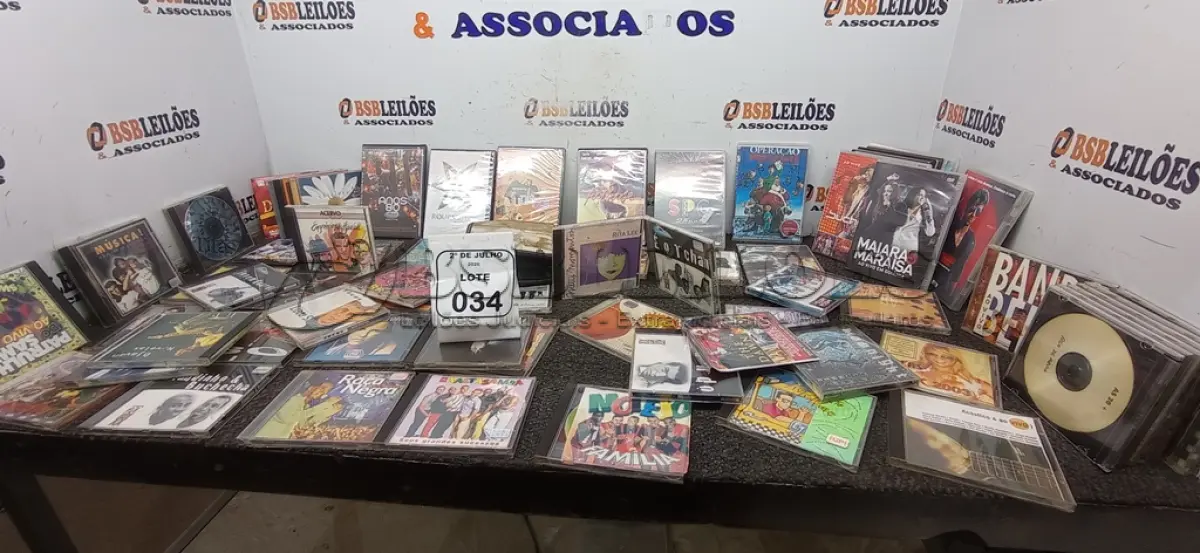 LOTE 034 - 01 LOTE COM VÁRIO LIVROS E MÍDIAS EM CD E DVD. (NO ESTADO) ATENÇÃO! FAZER A VISITAÇÃO ANTES DE ARREMATAR, NÃO SABEMOS SE FUNCIONA, LEILÃO NÃO TEM GARANTIA E NEM DEVOLUÇÃO, SUJEITO A POSSÍVEIS AVARIAS VISÍVEIS/OCULTAS E/OU AUSÊNCIA DE COMPONENTES.