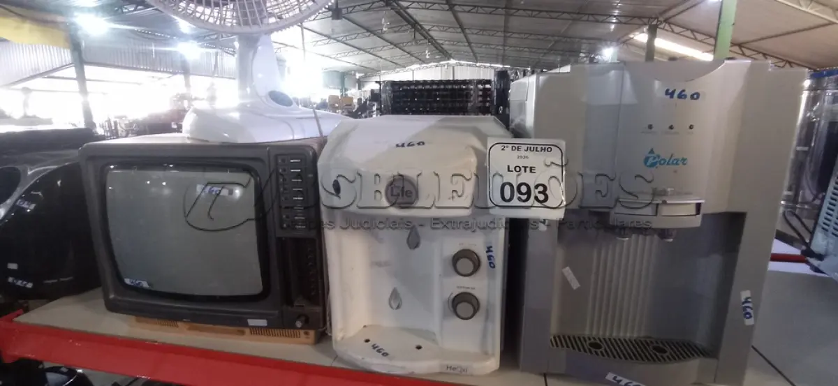 LOTE 093 - 01 VENTILADOR, 01 TV DE TUBO E 02 PURIFICADORES DE ÁGUA. (NO ESTADO) ATENÇÃO! FAZER A VISITAÇÃO ANTES DE ARREMATAR, NÃO SABEMOS SE FUNCIONA, LEILÃO NÃO TEM GARANTIA E NEM DEVOLUÇÃO, SUJEITO A POSSÍVEIS AVARIAS VISÍVEIS/OCULTAS E/OU AUSÊNCIA DE COMPONENTES.