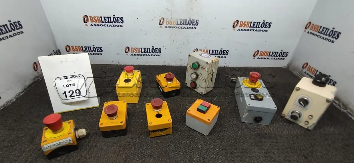 LOTE 129 - 09 BOTOEIRAS INDUSTRIAIS DE MARCAS E MODELOS DIVERSOS. (NO ESTADO) ATENÇÃO! FAZER A VISITAÇÃO ANTES DE ARREMATAR, NÃO SABEMOS SE FUNCIONA, LEILÃO NÃO TEM GARANTIA E NEM DEVOLUÇÃO, SUJEITO A POSSÍVEIS AVARIAS VISÍVEIS/OCULTAS E/OU AUSÊNCIA DE COMPONENTES.