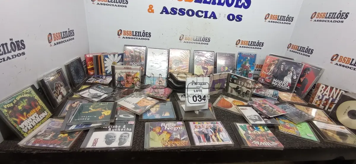 LOTE 034 - 01 LOTE COM VÁRIO LIVROS E MÍDIAS EM CD E DVD. (NO ESTADO) ATENÇÃO! FAZER A VISITAÇÃO ANTES DE ARREMATAR, NÃO SABEMOS SE FUNCIONA, LEILÃO NÃO TEM GARANTIA E NEM DEVOLUÇÃO, SUJEITO A POSSÍVEIS AVARIAS VISÍVEIS/OCULTAS E/OU AUSÊNCIA DE COMPONENTES.