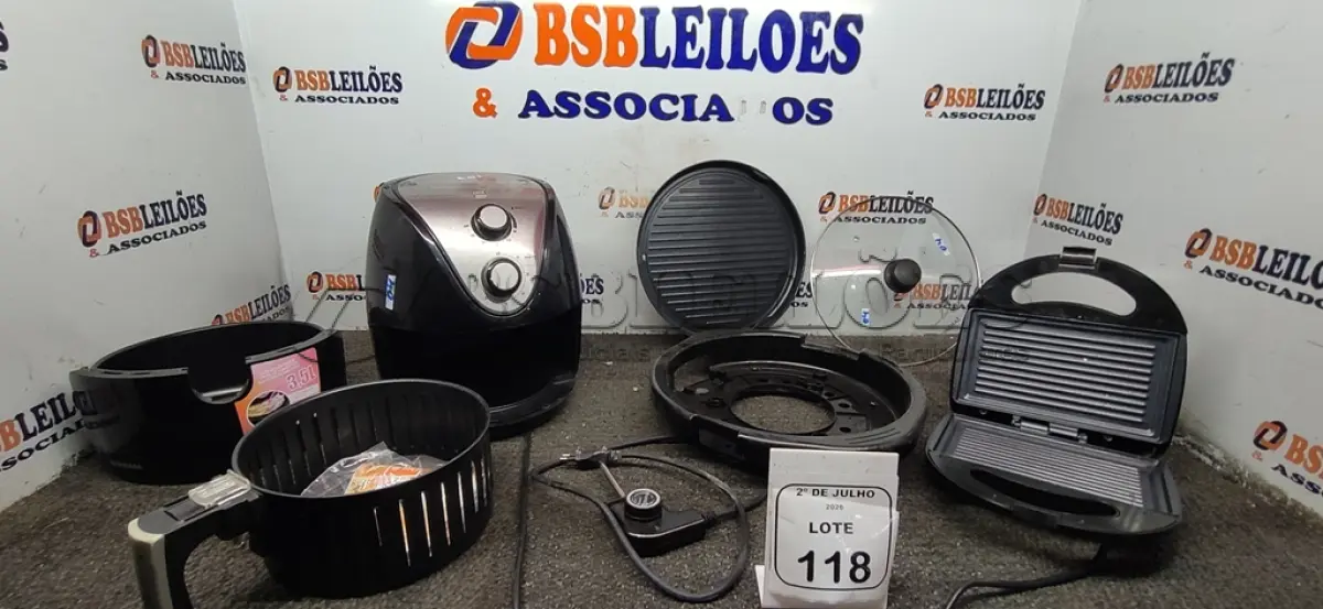 LOTE 118 - 01 AIR FRYER, 01 SANDUICHEIRA ELÉTRICA E 01 GRILL MARCA MONDIAL. (NO ESTADO) ATENÇÃO! FAZER A VISITAÇÃO ANTES DE ARREMATAR, NÃO SABEMOS SE FUNCIONA, LEILÃO NÃO TEM GARANTIA E NEM DEVOLUÇÃO, SUJEITO A POSSÍVEIS AVARIAS VISÍVEIS/OCULTAS E/OU AUSÊNCIA DE COMPONENTES.