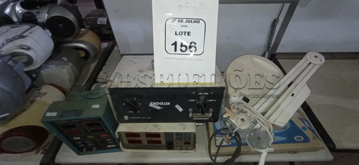 LOTE 156 - 01 MONITOR DE SINAIS VITAIS, 01 MONITOR DE PRESSÃO ARTERIAL, 01 APARELHO DE ULTRASSOM, 01 FONTE DE LUZ E 01 LUMINÁRIA LABORATORIAL. (NO ESTADO) ATENÇÃO! FAZER A VISITAÇÃO ANTES DE ARREMATAR, NÃO SABEMOS SE FUNCIONA, LEILÃO NÃO TEM GARANTIA E NEM DEVOLUÇÃO, SUJEITO A POSSÍVEIS AVARIAS VISÍVEIS/OCULTAS E/OU AUSÊNCIA DE COMPONENTES.