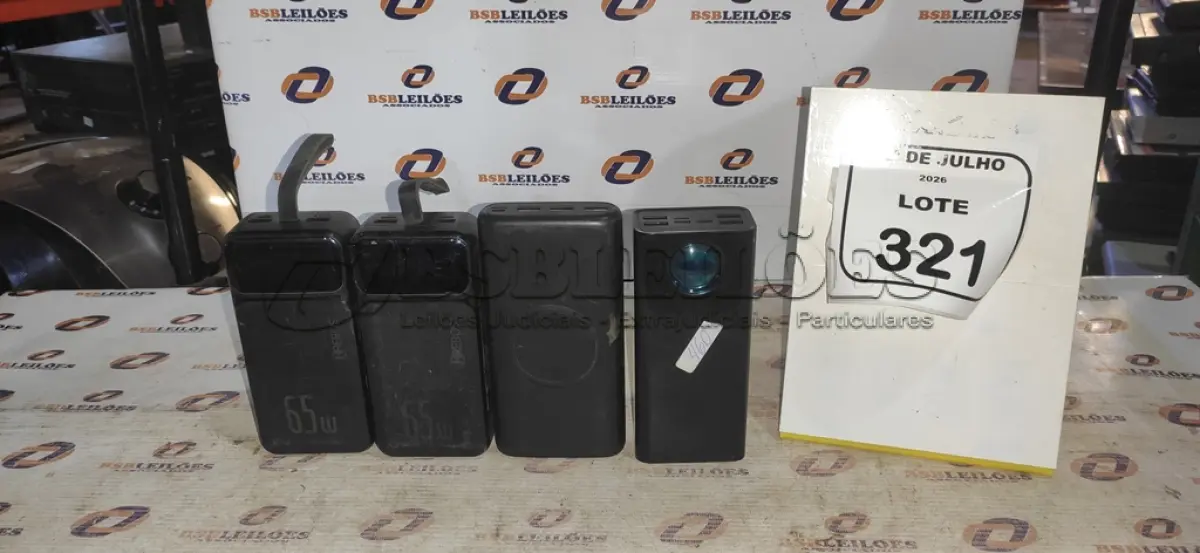 LOTE 321 - 04 POWER BANK DE MARCAS DIVERSAS. (NO ESTADO) ATENÇÃO! FAZER A VISITAÇÃO ANTES DE ARREMATAR, NÃO SABEMOS SE FUNCIONA, LEILÃO NÃO TEM GARANTIA E NEM DEVOLUÇÃO, SUJEITO A POSSÍVEIS AVARIAS VISÍVEIS/OCULTAS E/OU AUSÊNCIA DE COMPONENTES.