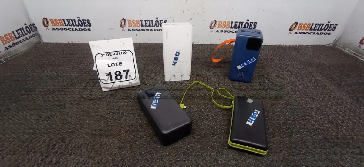 LOTE 187 - 04 POWER BANK DE MARCAS DIVERSAS. (NO ESTADO) ATENÇÃO! FAZER A VISITAÇÃO ANTES DE ARREMATAR, NÃO SABEMOS SE FUNCIONA, LEILÃO NÃO TEM GARANTIA E NEM DEVOLUÇÃO, SUJEITO A POSSÍVEIS AVARIAS VISÍVEIS/OCULTAS E/OU AUSÊNCIA DE COMPONENTES.